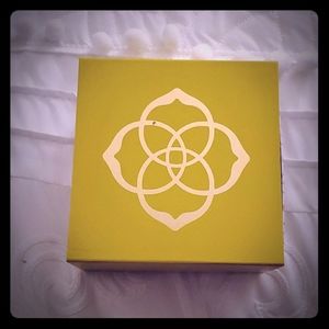 Kendra Scott Jewelry Gift Box